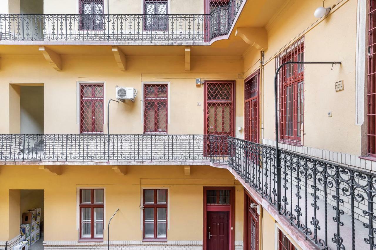 Spacious Victorian Residence By Grand Boulevard Budapeste Exterior foto